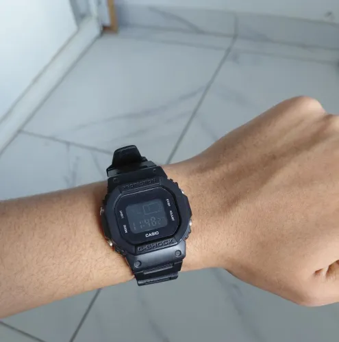 Relógio casio g shock dw5600