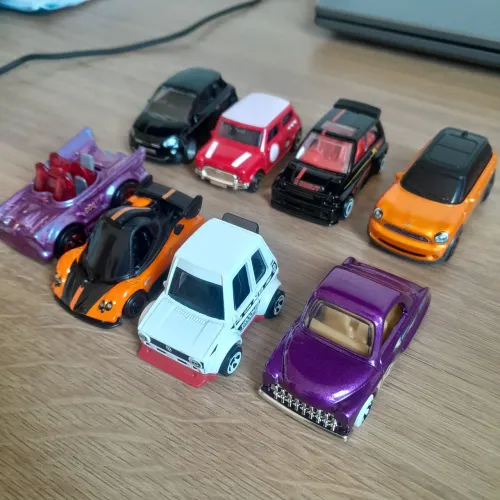 Miniaturas 1/64.