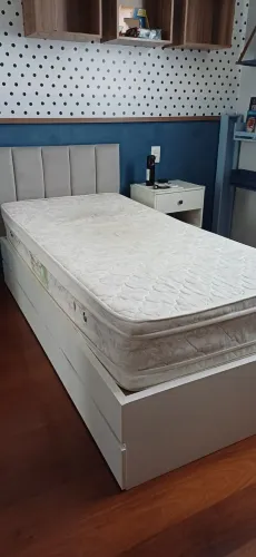 Vende- se colchão e cama.
