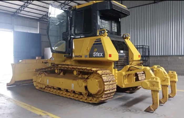 Trator de Esteira Komatsu D51 EX ano 2009 com 13.840 horas, no Paraná 