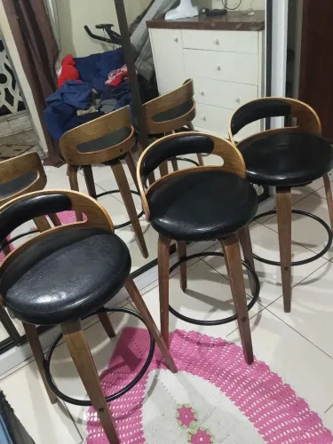 Banqueta giratórias de madeira
