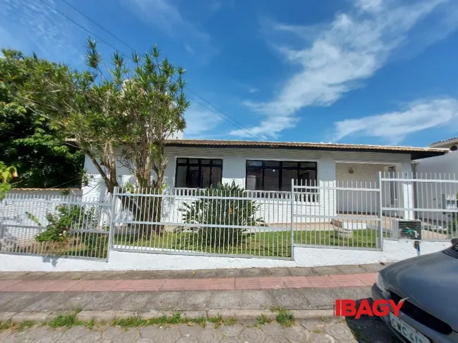 Oportunidade! Casa em Trindade - Florianópolis