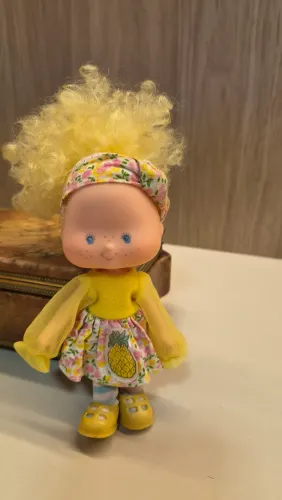 Boneca abacaxi turma Moranguinho 