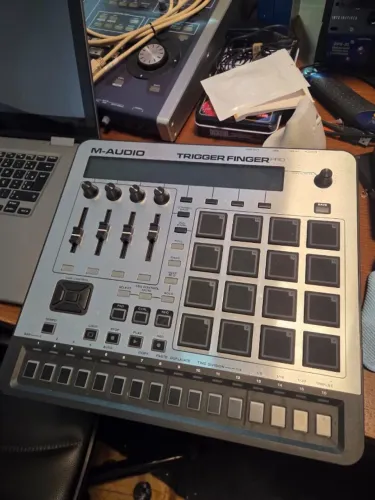 Controlador M-Audio Trigger Finger Pro 
