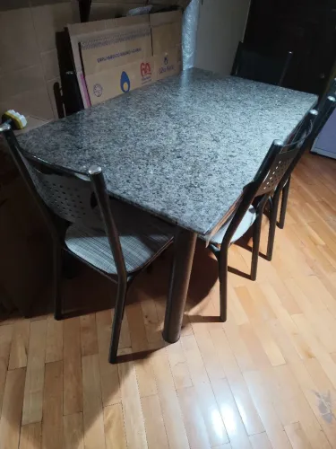 Mesa com tampo em granito 6 cadeiras 