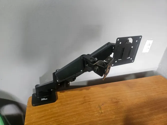 Braço articulado duplo até 2 telas 32p cada