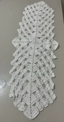 Trilho branco rendado