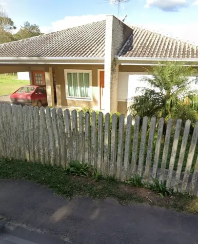Casa com 4 Quarto(s) e 3 banheiro(s) para Alugar, 200 m² por R$ 5000 / Mês