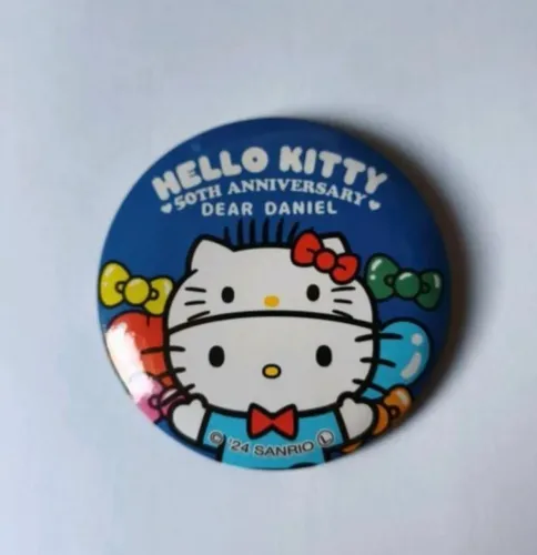 Botton dear Daniel ( Hello Kitty )