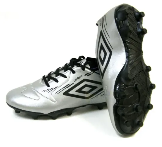 Chuteira Umbro BRAVE JR Campo cza/pto infantil varios tamanhos