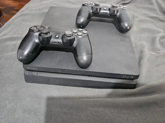 Playstation 4 Sony PS4 Slim 500gb + 2 controles + dark souls 3