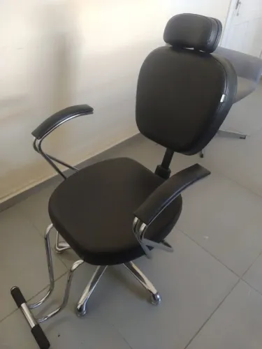 Cadeira reclinavel de cabelereiro e maquiador