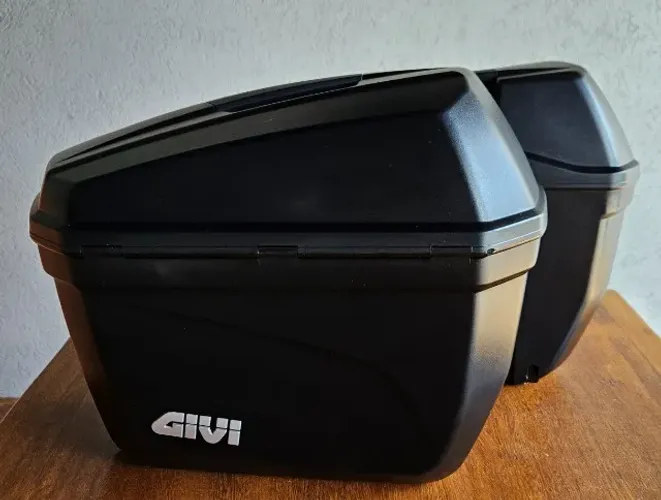 BAÚS LATERAIS GIVI