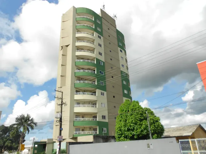 EXCELENTE APARTAMENTO NO ED. ARPOADOR COM 03 SUÍTES.