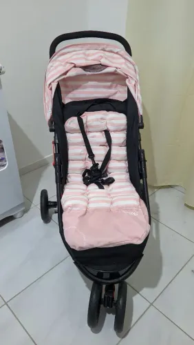 Carrinho de bebê seminovo