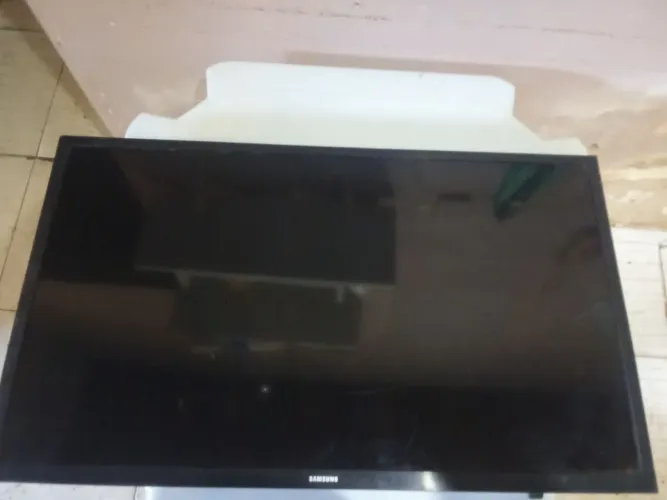 TV Samsung 32 polegadas para retiradas de pesas ou coserto