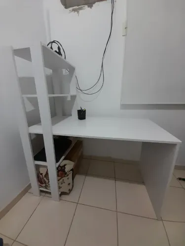 VENDO ESCRIVANINHA BRANCA EM MDF SEMI-NOVA 7 MESES DE USO R$ 300,00