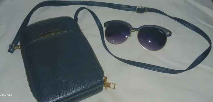 Bolsa carteira + Óculos Chanel. 