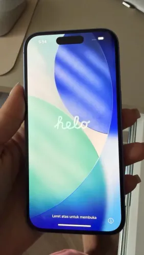 iPhone 16 ultramarine