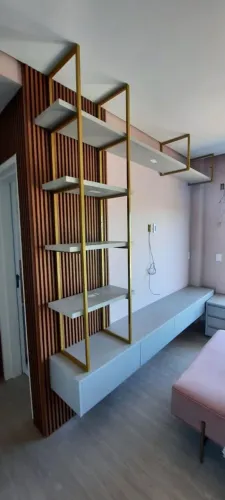 Armários e Closets de metal e madeira 