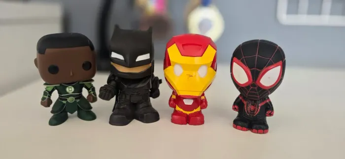 Boneco Funko pop Lanterna verde, Batman, Flash e Homem Aranha usados