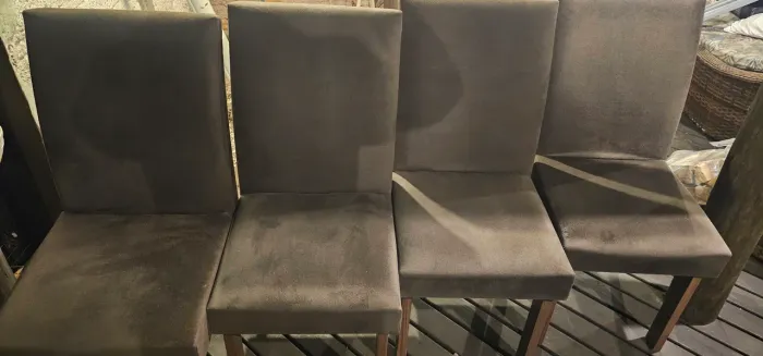 Conjunto de 4 cadeiras de jantar semi novas!