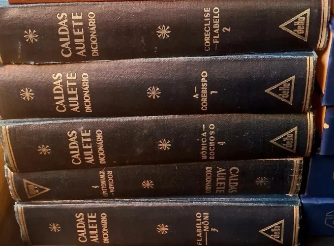 Dicionário Caldas Aulete, conhecida como "Dicionário Contemporâneo da Língua Portuguesa"