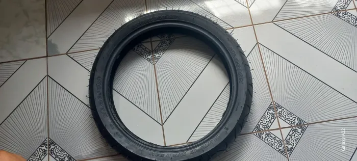 Pneu dianteiro de moto cb 300 novíssimo