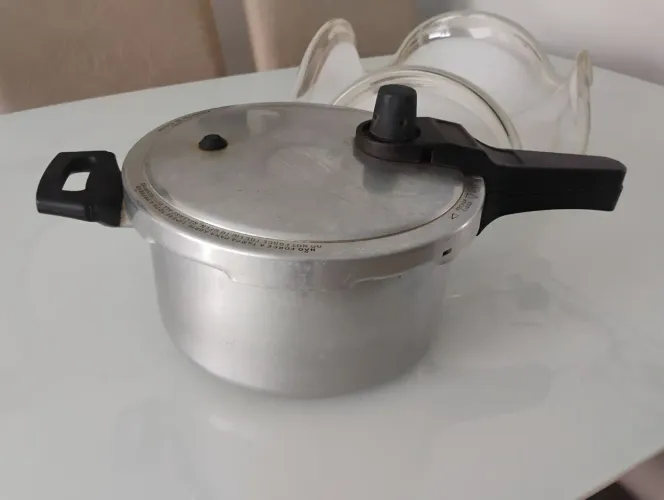 Panela de pressão Rochedo 
