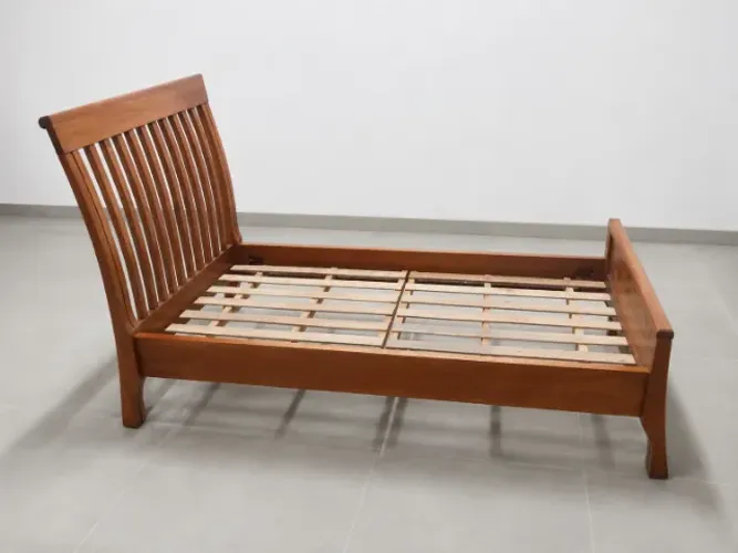 cama de madeira maciça