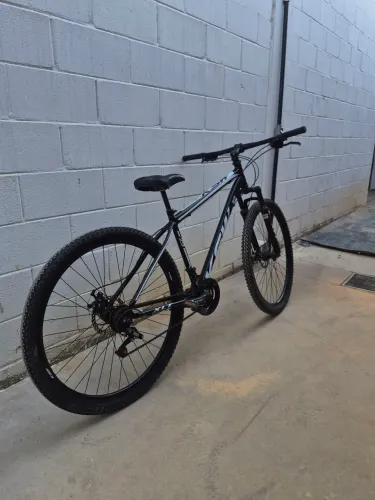 Bicicleta aro 29 ksw branca e preta