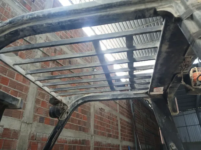 Empilhadeira Yale 2,5 ton a gás. Ano 2014