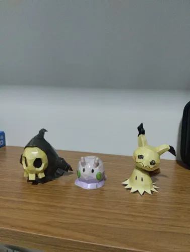 Actions figures pokémon em papercraft