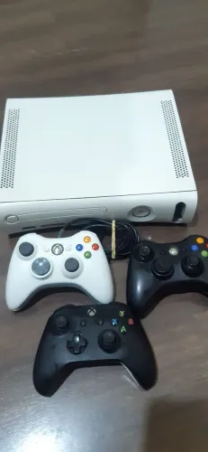 X box 360 fat no estado mais controles tanbem sem teste para concerto ou retirada de peças