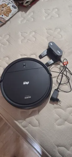 Aspirador robô da marca WAP, usado apenas uma vez novo, 250,00 pra sair ótimo aparelho.. 