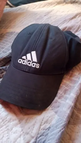 Boné Adidas preto