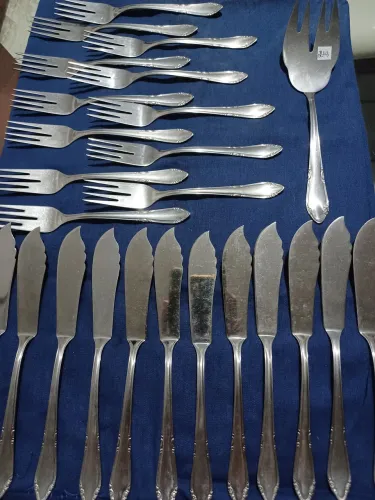 TALHERES FINOS PARA SERVIR PEIXE