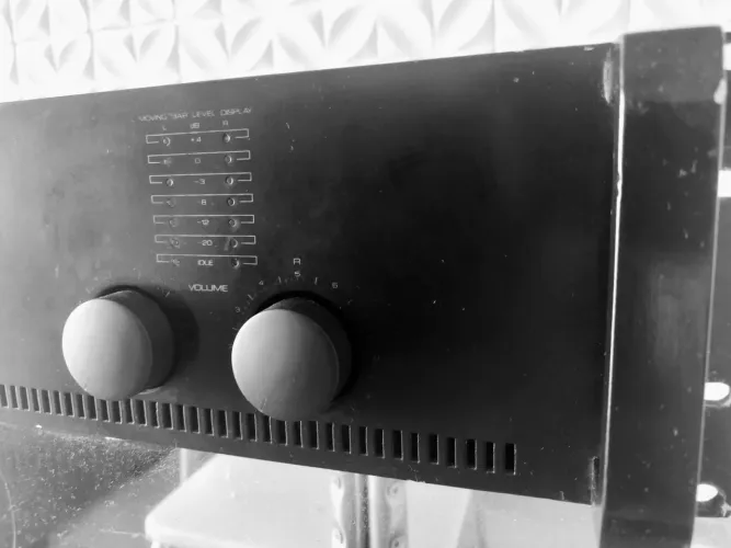 Micrologic M1000 - A Lenda Bruta do Som Profissional