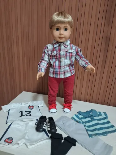 Boneco american boy e acessórios ,roupinha