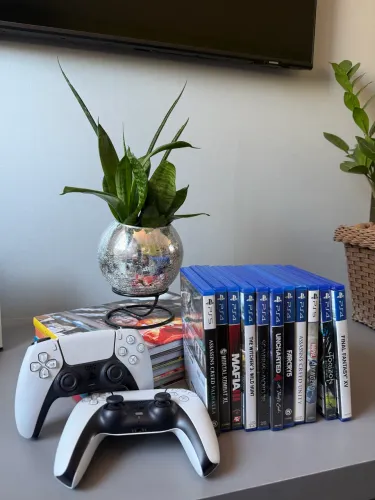 PlayStation 5, 2 controles e 12 jogos