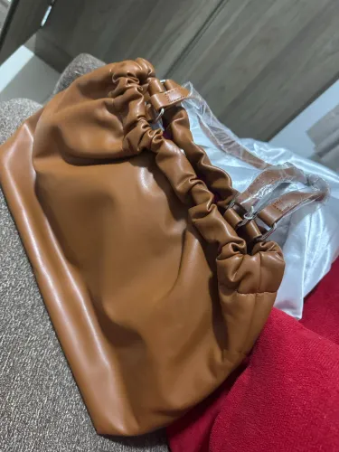 Bolsa arezzo com etiqueta