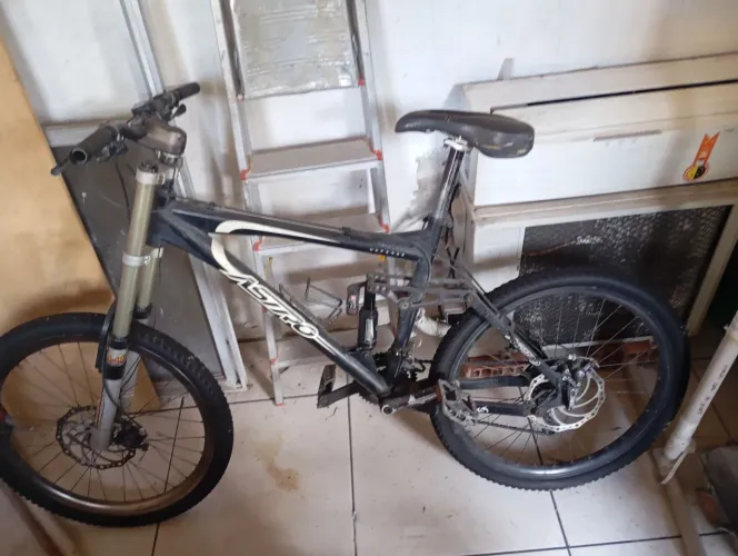 Bike downhill astro defender Shimano deore