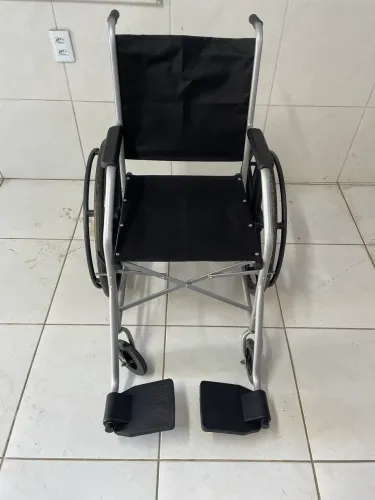 Cadeira de rodas reformada