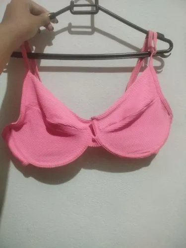 Top de biquíni rosa canelado