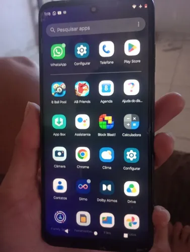 Vendo moto g32 128g com uns trincado leve que não interfere em nada, vendo por 280$