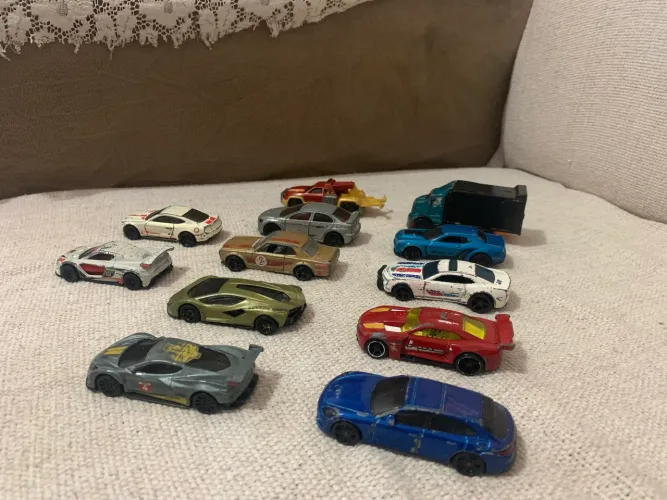 Hot Wheels Diversos (LEIA)