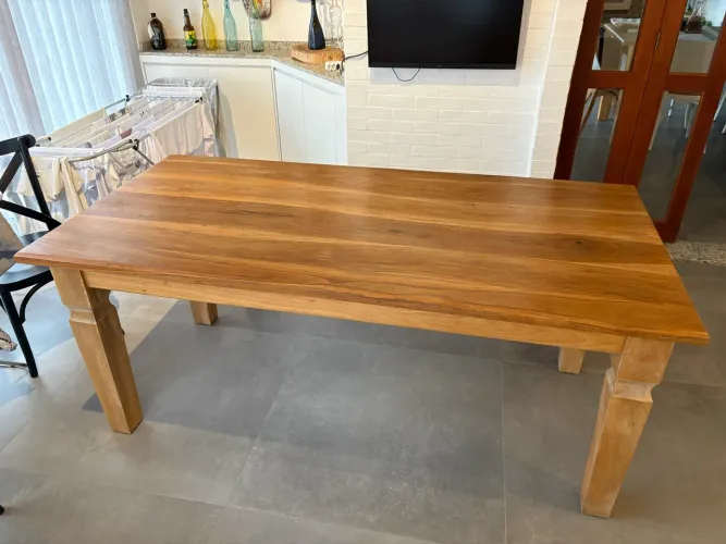 Mesa de madeira de demolição