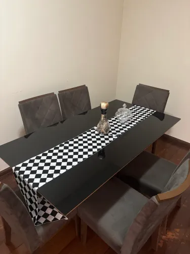 Vendo mesa de 6 cadeiras 