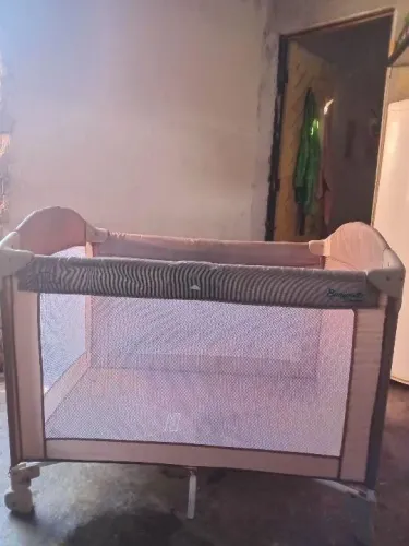 Um beço de neném só não tem o colchão 