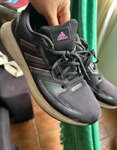 Tênis adidas